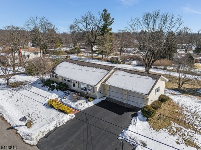 4 Roselle St, Holland Twp., NJ 08848