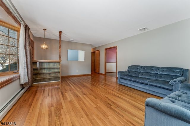 4 Roselle St, Holland Twp., NJ 08848