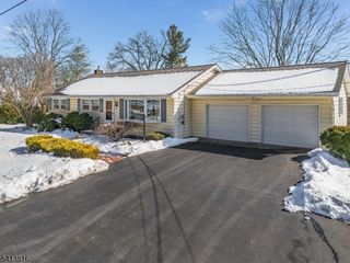 4 Roselle St, Holland Twp., NJ 08848