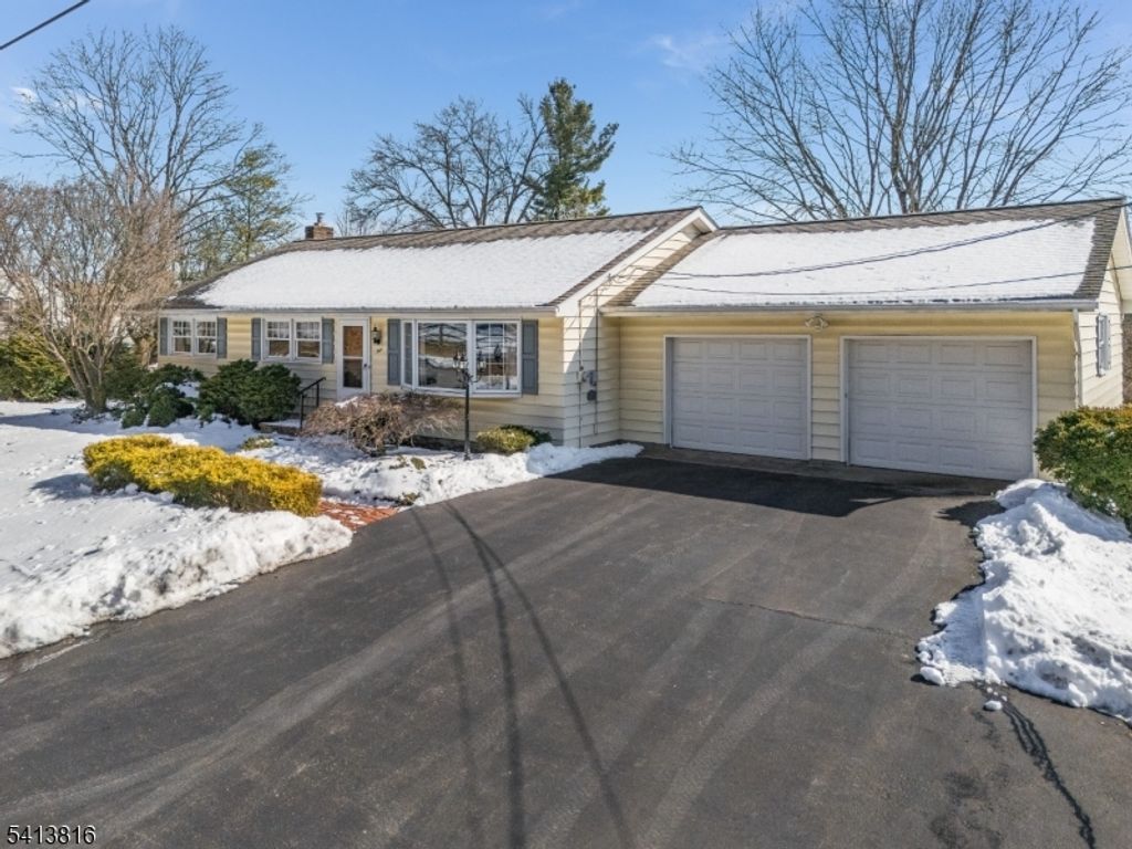 4 Roselle St, Holland Twp., NJ 08848