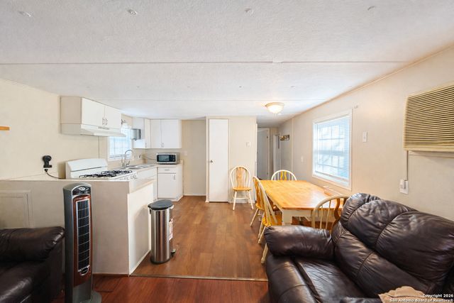 1064 Brook Valley, Canyon Lake, TX 78133