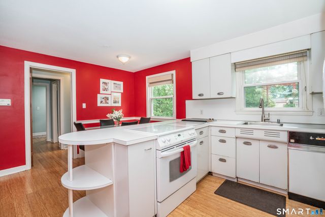 2425 Albany Avenue, West Hartford, CT 06117