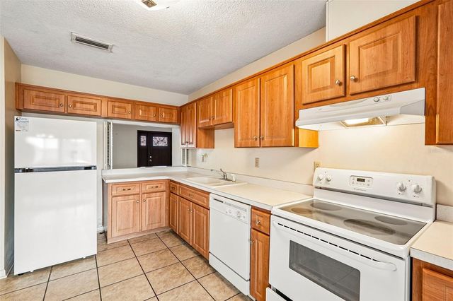 1329 NEW BEDFORD DRIVE, Sun City Center, FL 33573