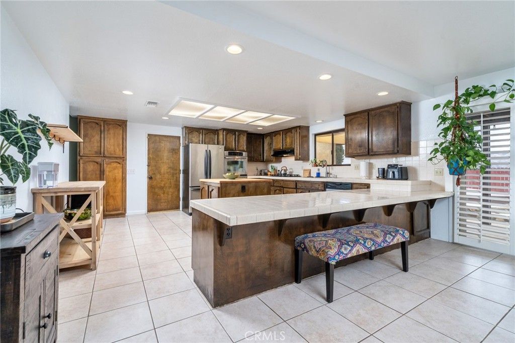 Image 10 of property listing at 13333 5th, Yucaipa, CA 92399