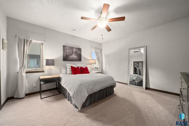 5701 S Bounty Pl Place, Sioux Falls, SD 57108