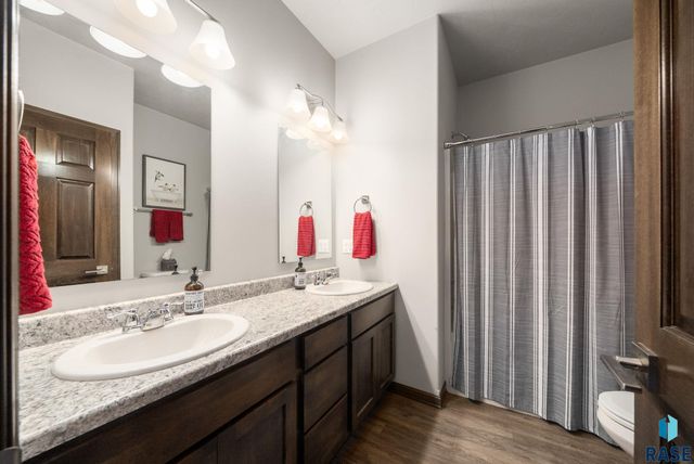 5701 S Bounty Pl Place, Sioux Falls, SD 57108