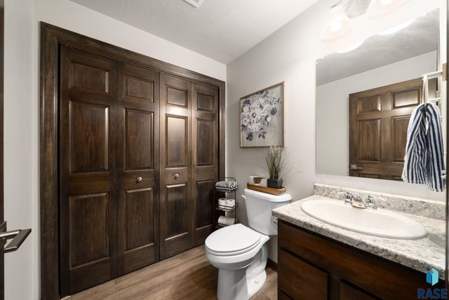 5701 S Bounty Pl Place, Sioux Falls, SD 57108