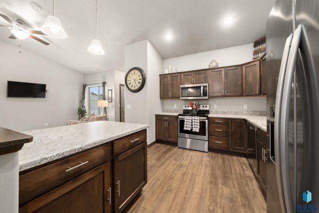 5701 S Bounty Pl Place, Sioux Falls, SD 57108