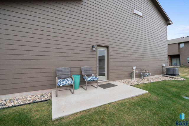 5701 S Bounty Pl Place, Sioux Falls, SD 57108