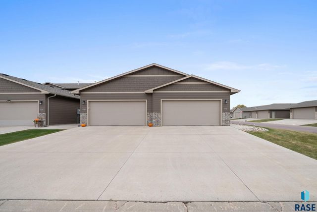 5701 S Bounty Pl Place, Sioux Falls, SD 57108
