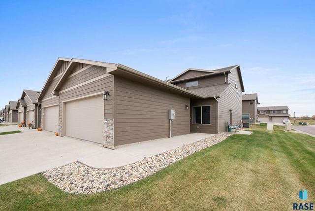 5701 S Bounty Pl Place, Sioux Falls, SD 57108