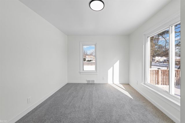 130 Calvert Avenue, Waterford Twp, MI 48328