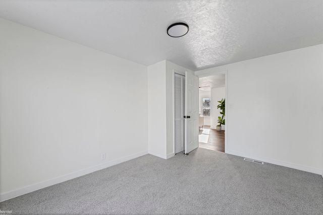 130 Calvert Avenue, Waterford Twp, MI 48328