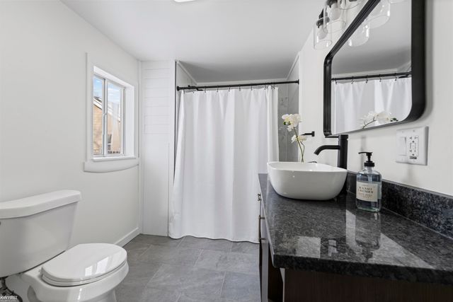 130 Calvert Avenue, Waterford Twp, MI 48328