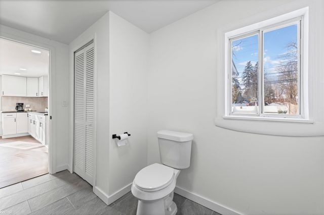 130 Calvert Avenue, Waterford Twp, MI 48328