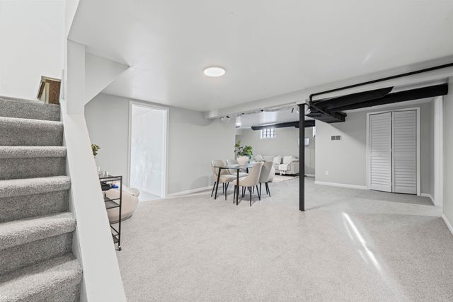 130 Calvert Avenue, Waterford Twp, MI 48328