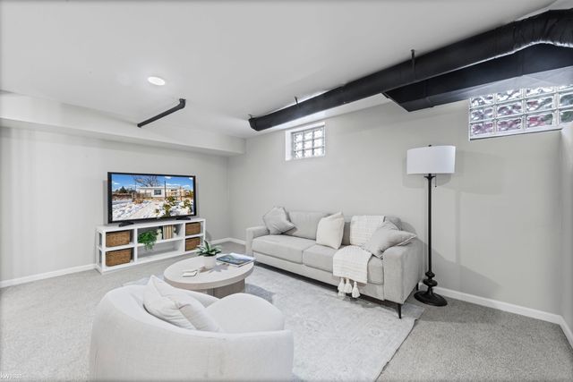 130 Calvert Avenue, Waterford Twp, MI 48328