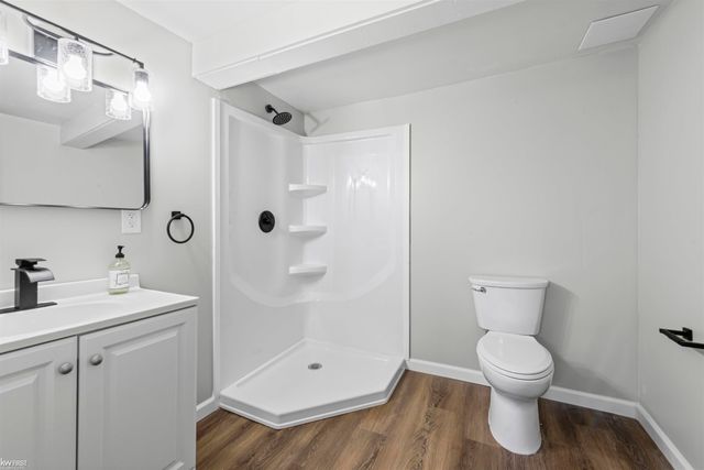 130 Calvert Avenue, Waterford Twp, MI 48328