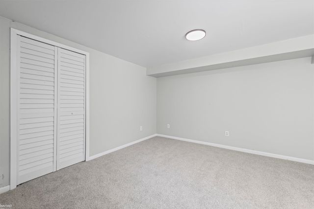 130 Calvert Avenue, Waterford Twp, MI 48328