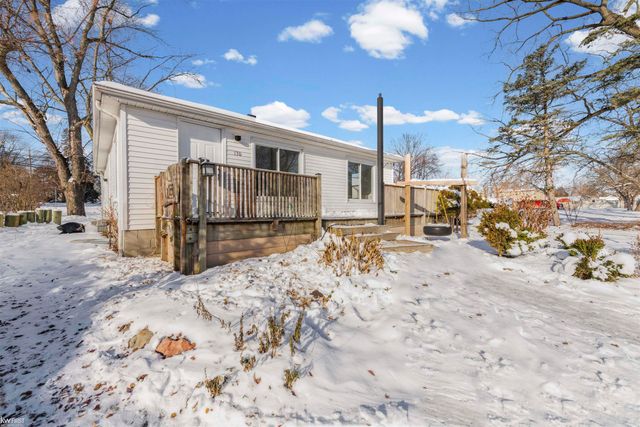 130 Calvert Avenue, Waterford Twp, MI 48328