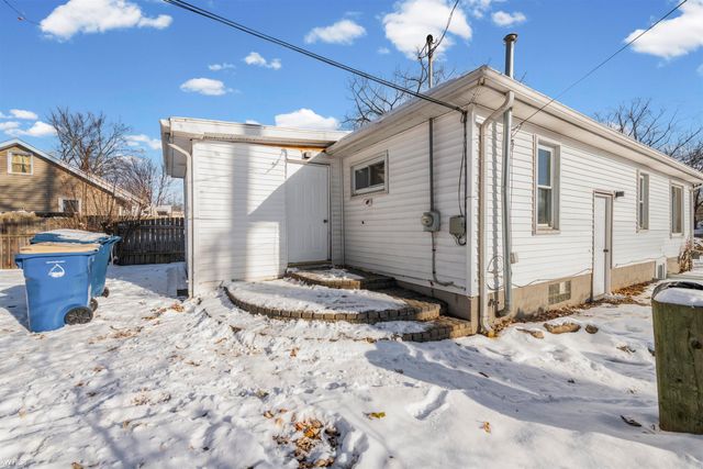 130 Calvert Avenue, Waterford Twp, MI 48328