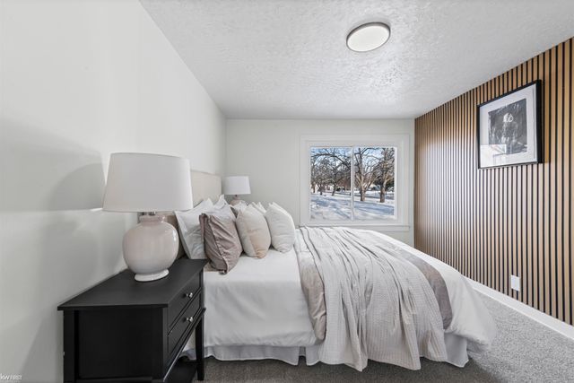 130 Calvert Avenue, Waterford Twp, MI 48328