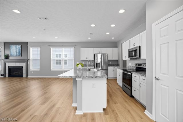 292 Kensington Way, Elyria, OH 44035