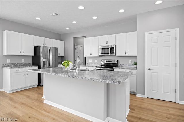 292 Kensington Way, Elyria, OH 44035