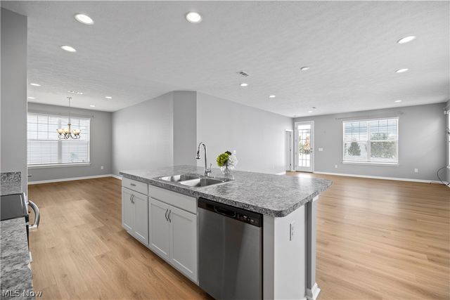 292 Kensington Way, Elyria, OH 44035