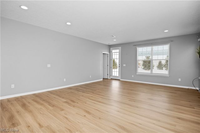 292 Kensington Way, Elyria, OH 44035