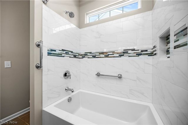 292 Kensington Way, Elyria, OH 44035