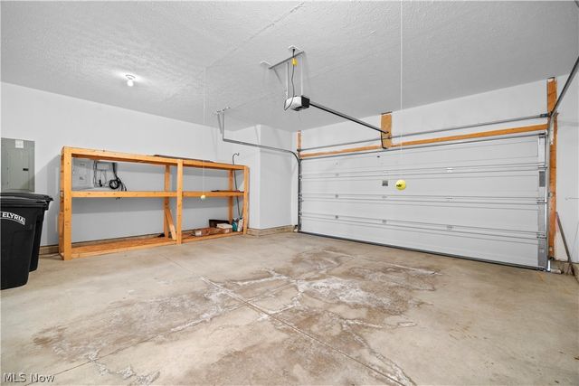 292 Kensington Way, Elyria, OH 44035