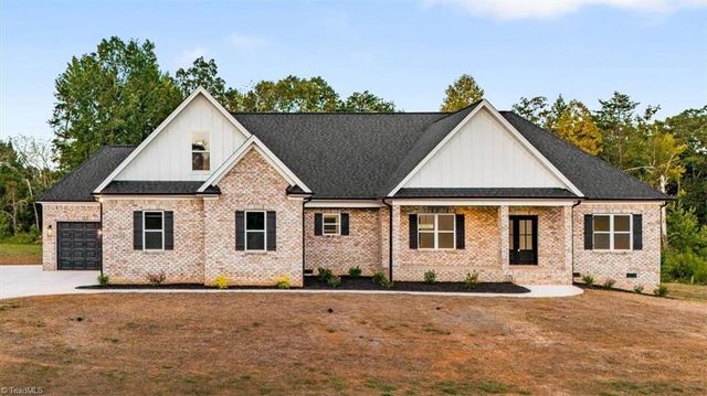 5090 Southern Pines Drive, Kernersville, NC 27284