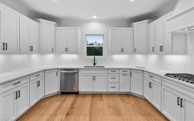 5090 Southern Pines Drive, Kernersville, NC 27284