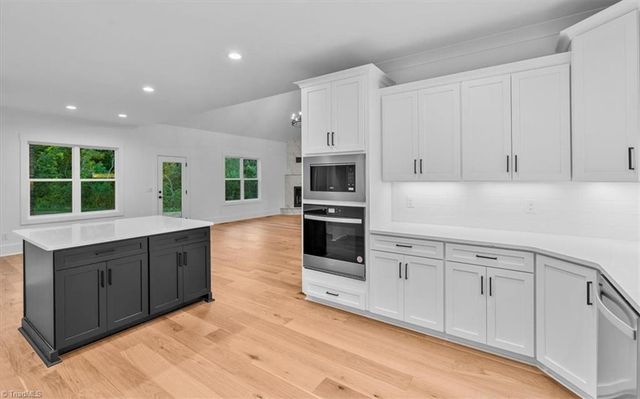 5090 Southern Pines Drive, Kernersville, NC 27284