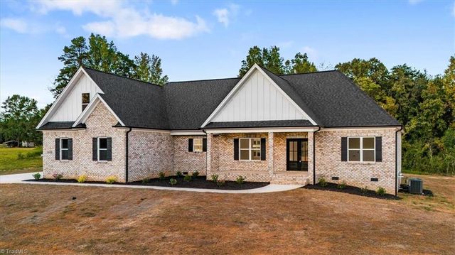 5090 Southern Pines Drive, Kernersville, NC 27284
