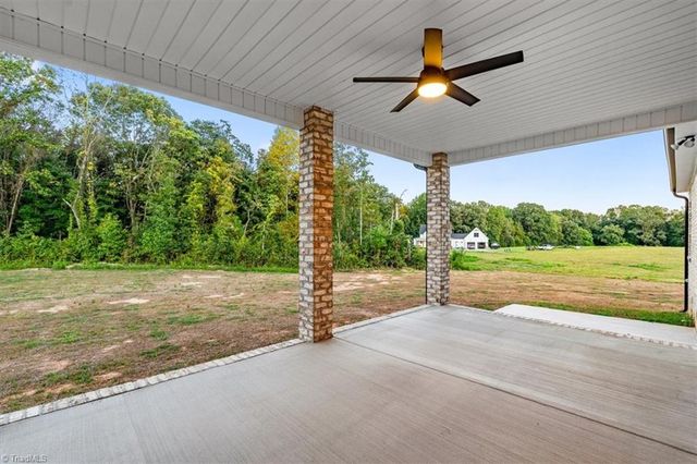 5090 Southern Pines Drive, Kernersville, NC 27284