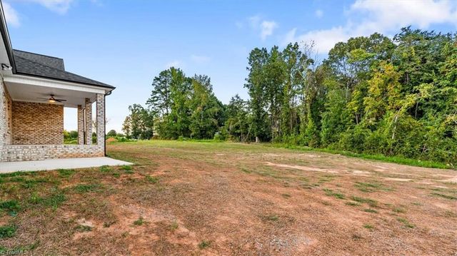 5090 Southern Pines Drive, Kernersville, NC 27284