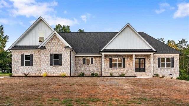 5090 Southern Pines Drive, Kernersville, NC 27284