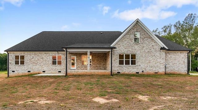 5090 Southern Pines Drive, Kernersville, NC 27284