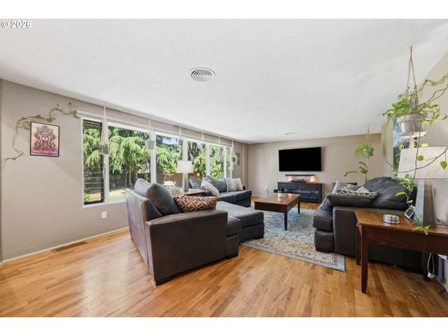 110 CORLISS Ln, Eugene, OR 97404