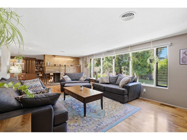 110 CORLISS Ln, Eugene, OR 97404