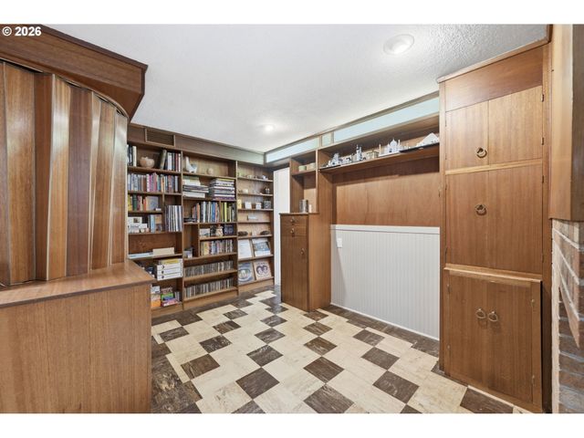110 CORLISS Ln, Eugene, OR 97404