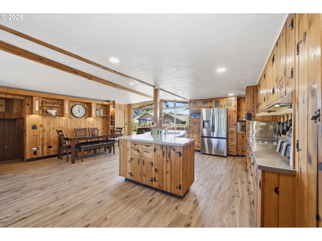 110 CORLISS Ln, Eugene, OR 97404