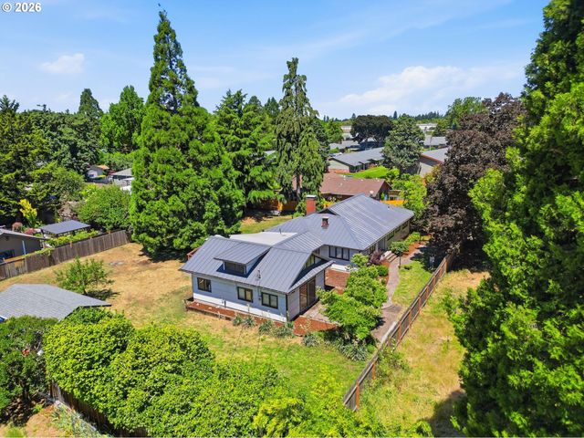 110 CORLISS Ln, Eugene, OR 97404