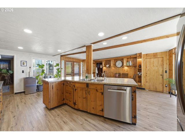 110 CORLISS Ln, Eugene, OR 97404