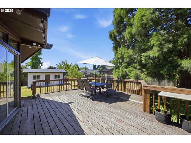 110 CORLISS Ln, Eugene, OR 97404