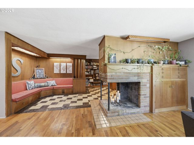 110 CORLISS Ln, Eugene, OR 97404