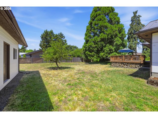 110 CORLISS Ln, Eugene, OR 97404
