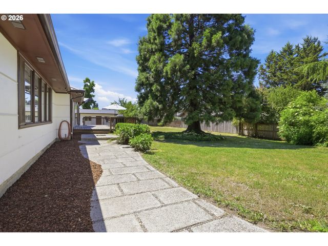 110 CORLISS Ln, Eugene, OR 97404